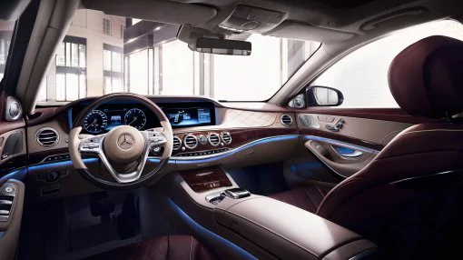 The image shows the cockpit with steering wheel in the A-Class.