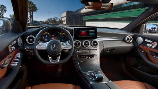 The image shows the cockpit with steering wheel in the A-Class.