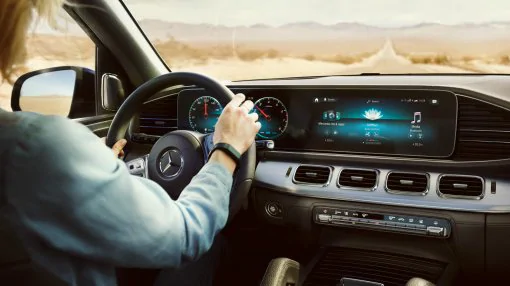 The image shows the cockpit with steering wheel in the A-Class.