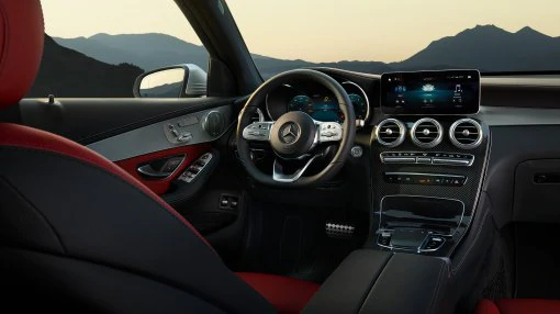 The image shows the cockpit with steering wheel in the A-Class.